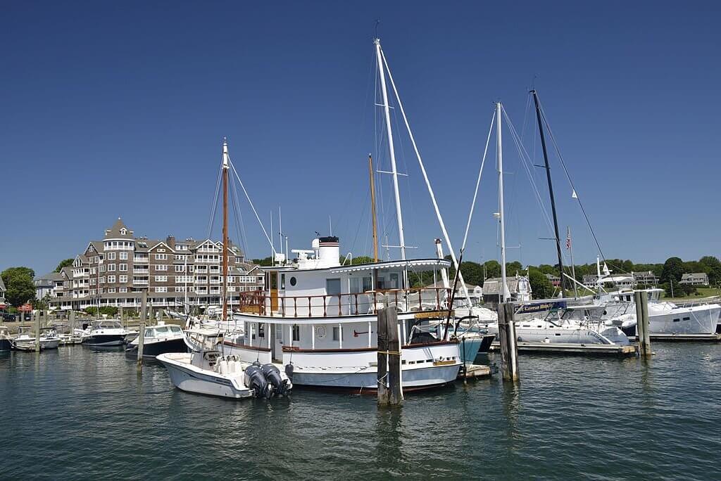 A luxurious limousine in beautiful Newport, Rhode Island.