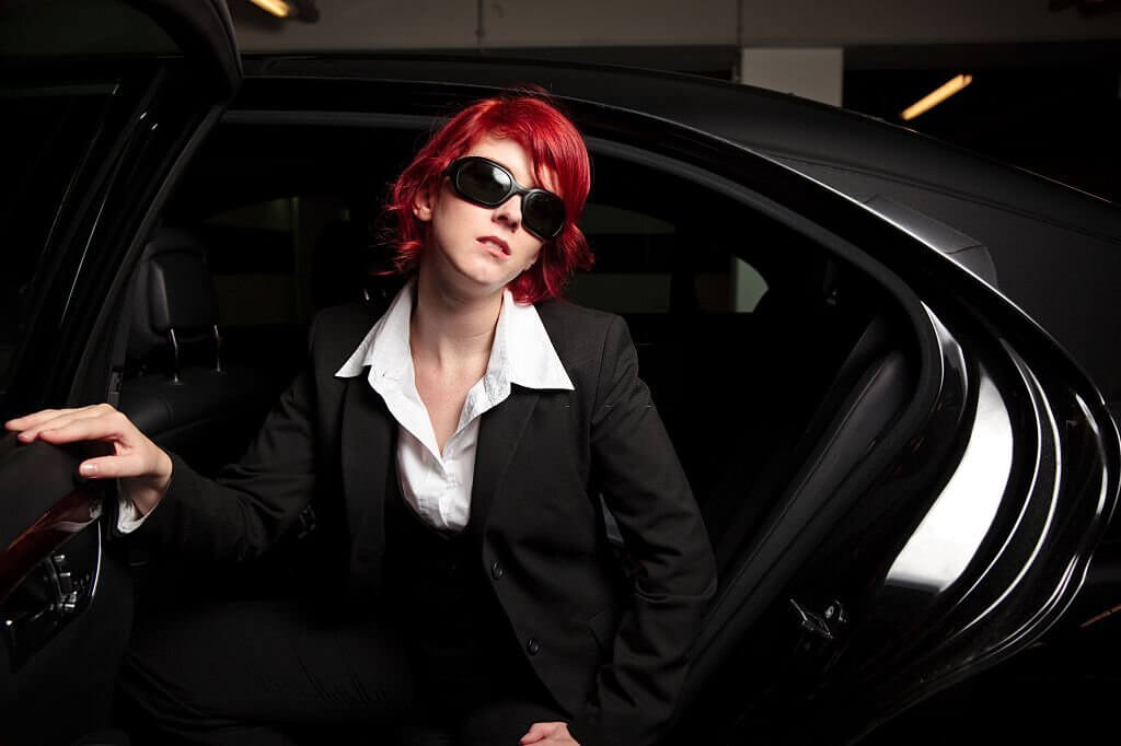 chick getting out of the car, wearing huge sunglasses