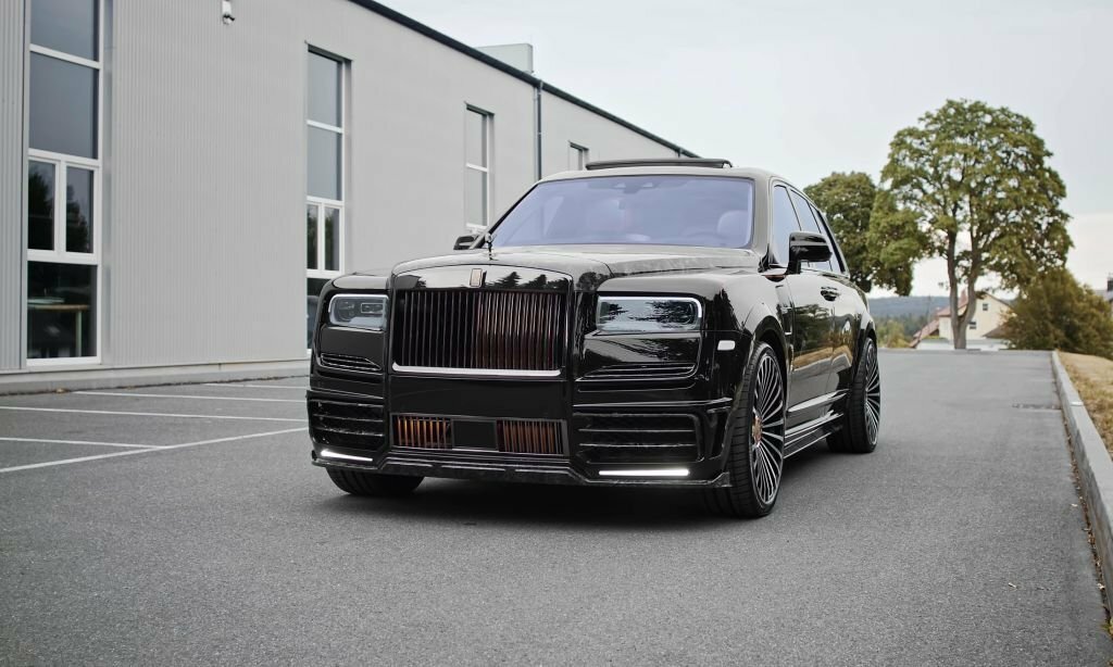 A Rolls Royce Cullinan modern car.